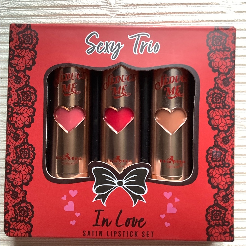 FIRM PRICE MIN 20$ PURCHASE Italia 3 Lipstick NEW IN BOX